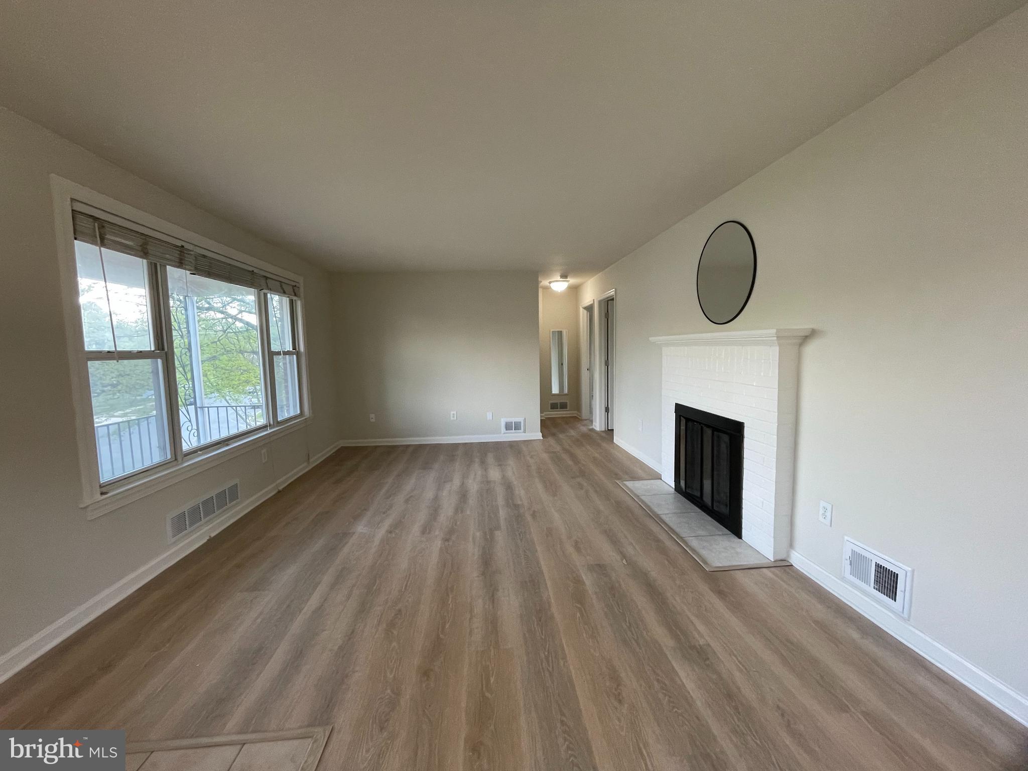 9713 Braddock Road Silver Spring, MD 20903 - Photo 2 of 16 Entry/living room