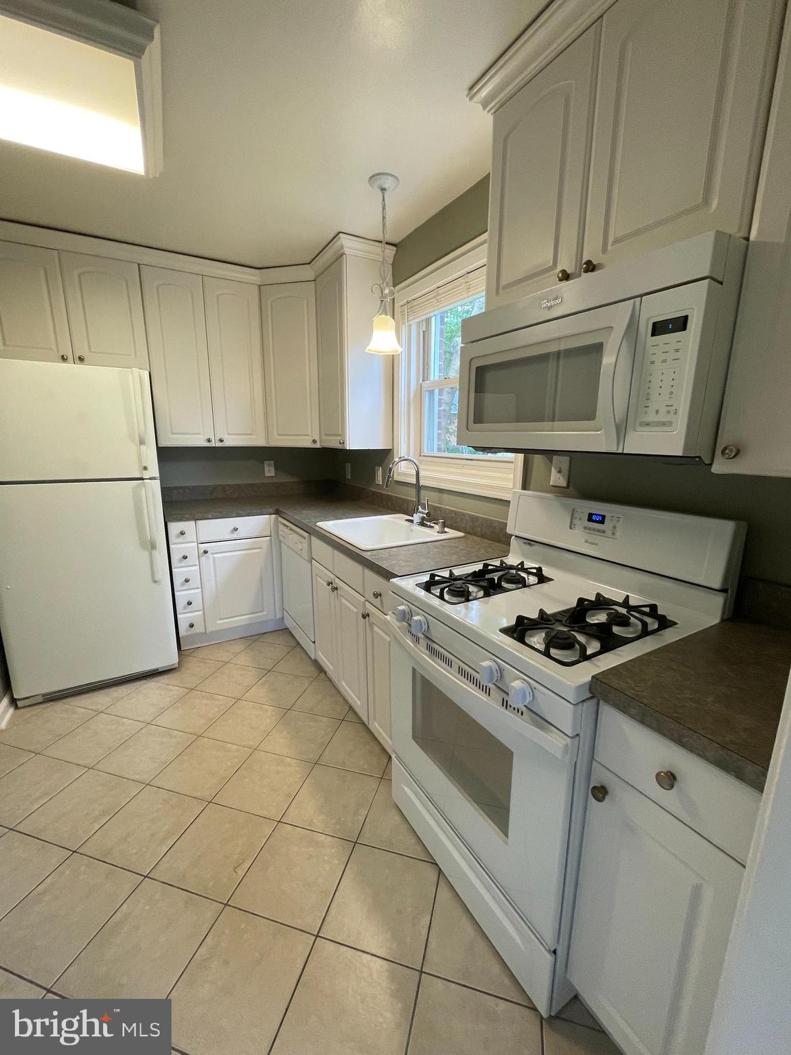 9713 Braddock Road Silver Spring, MD 20903 - Photo 8 of 16 Kitchen