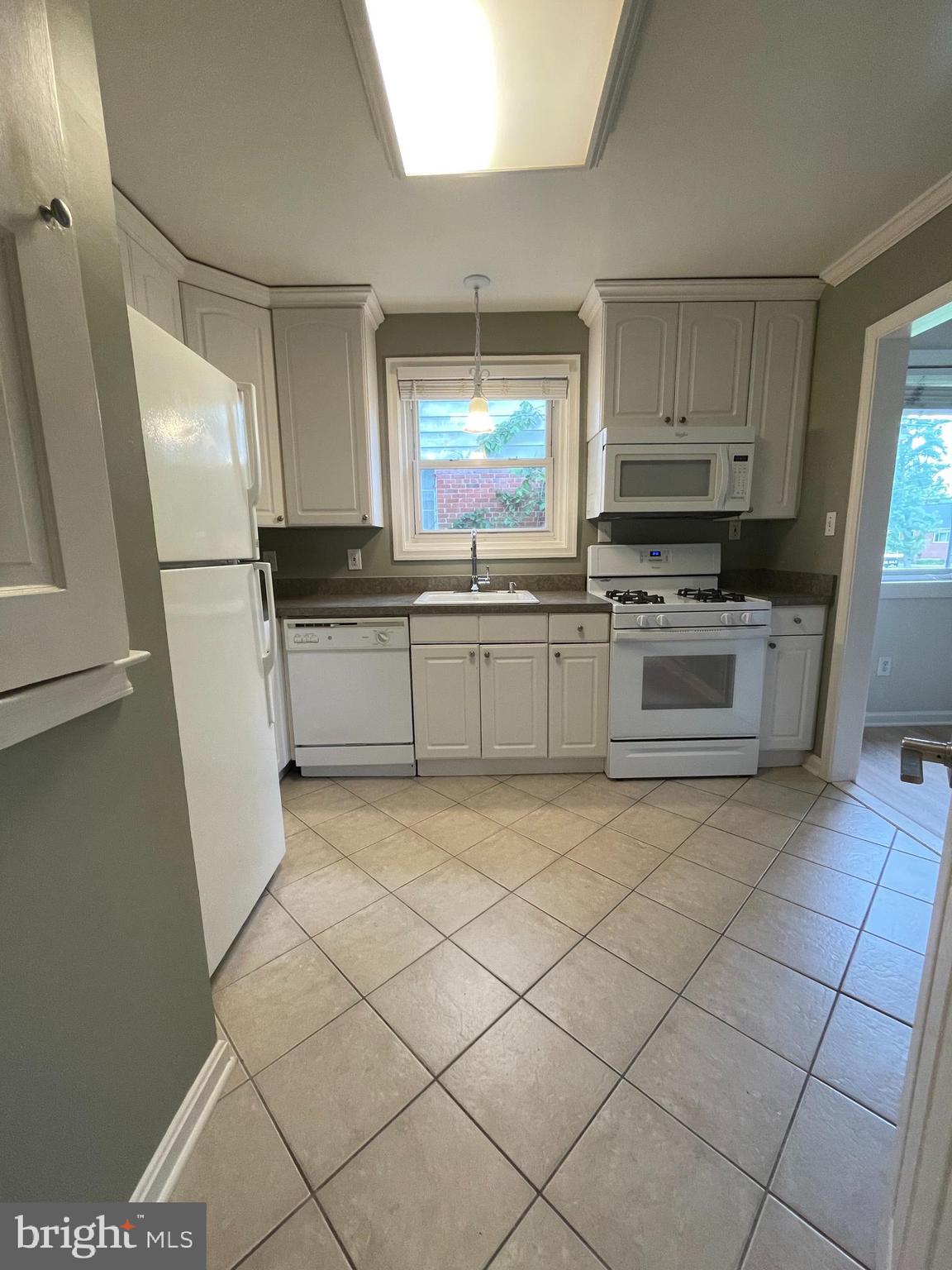 9713 Braddock Road Silver Spring, MD 20903 - Photo 9 of 16 Kitchen
