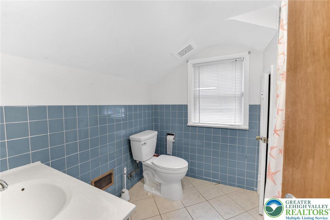 311 Lynoak Avenue Shillington, PA 19607 - Photo 26 of 40 a bathroom with a toilet a sink and mirror