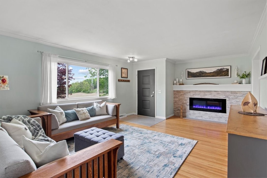 279 Victor Road Perinton, NY 14450 - Photo 2 of 35