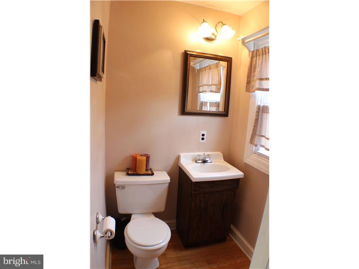 421 Pembroke Road Havertown, PA 19083 - Photo 13 of 25