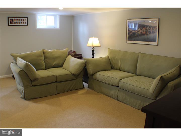 421 Pembroke Road Havertown, PA 19083 - Photo 15 of 25