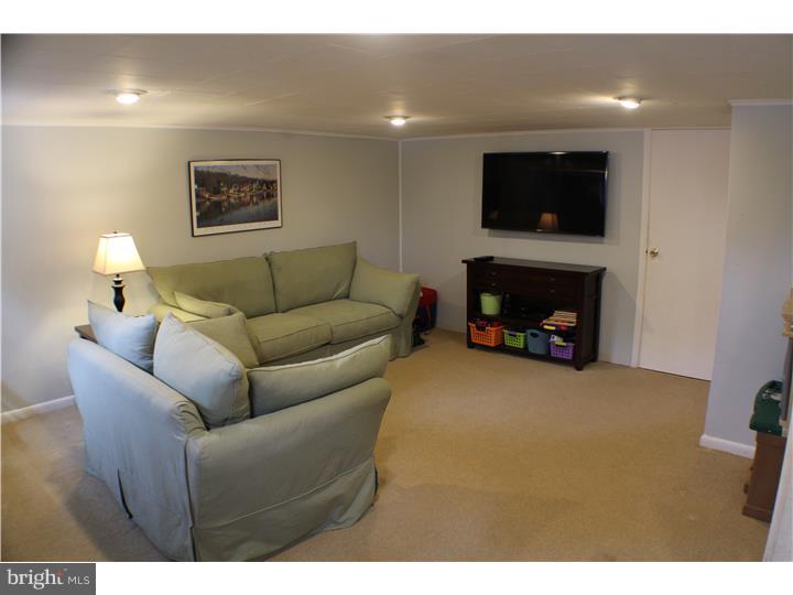 421 Pembroke Road Havertown, PA 19083 - Photo 16 of 25