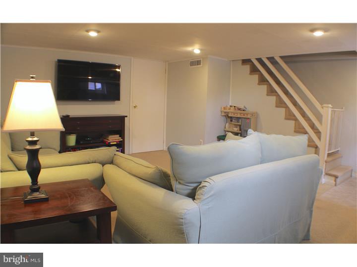 421 Pembroke Road Havertown, PA 19083 - Photo 17 of 25