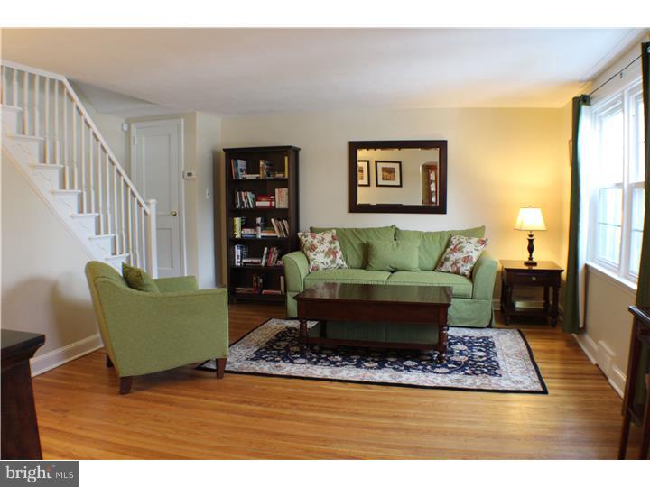 421 Pembroke Road Havertown, PA 19083 - Photo 3 of 25
