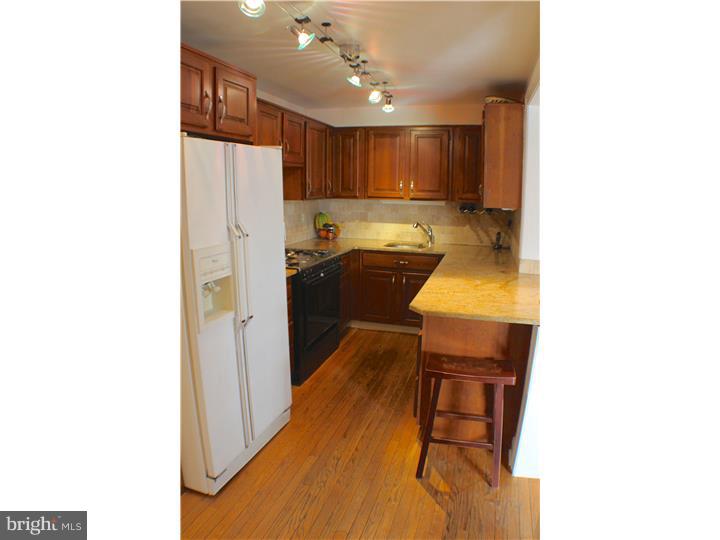 421 Pembroke Road Havertown, PA 19083 - Photo 8 of 25