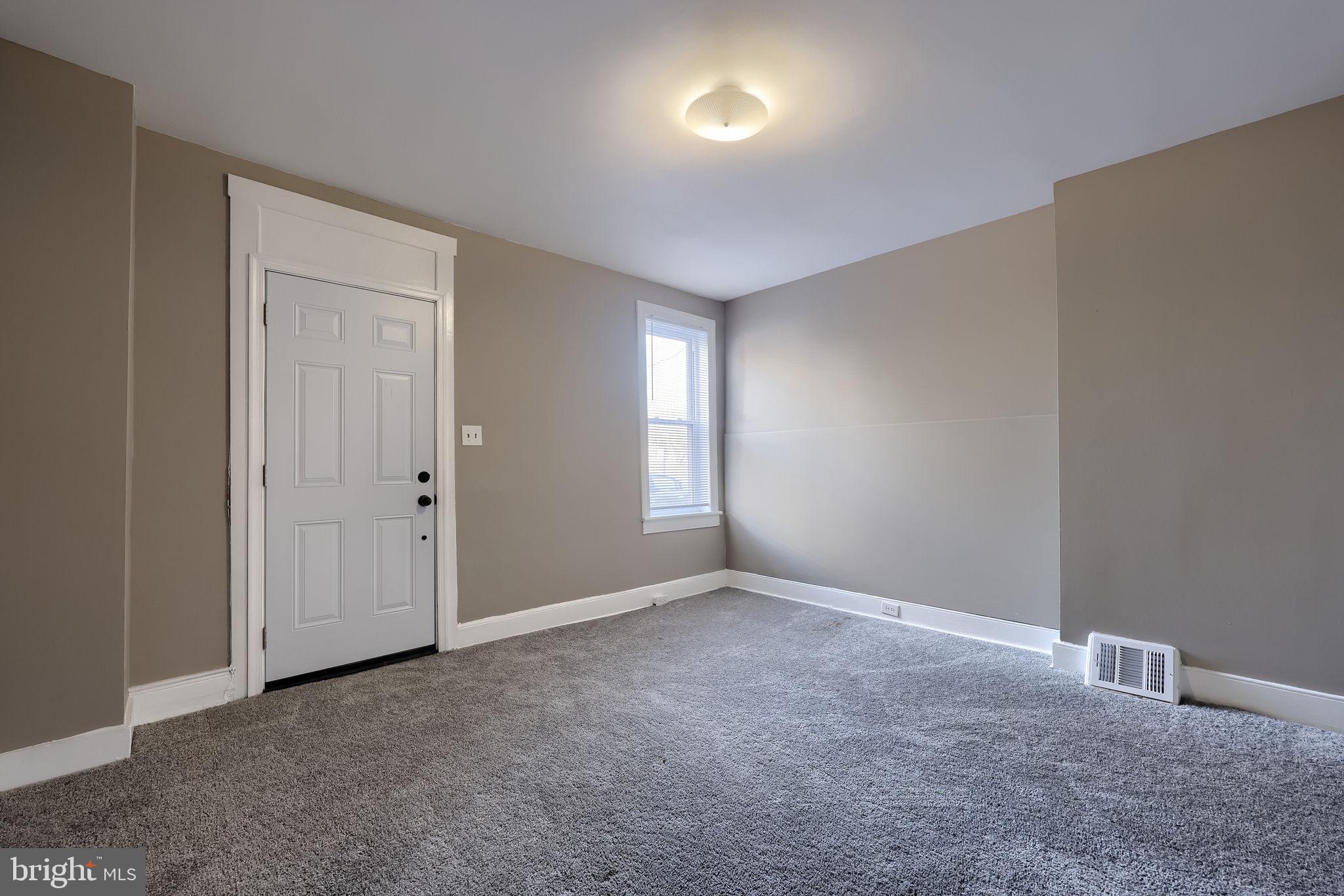 372 East Philadelphia Street York, PA 17403 - Photo 2 of 28