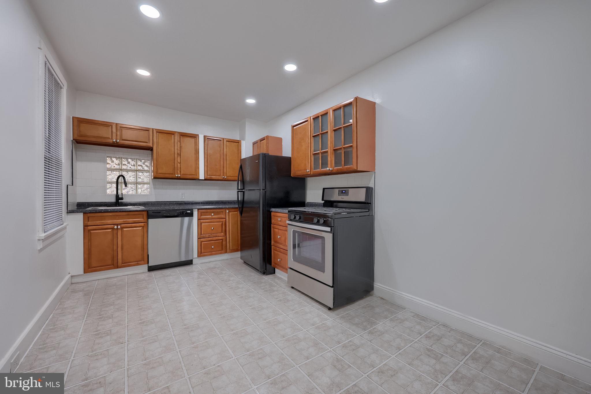 372 East Philadelphia Street York, PA 17403 - Photo 8 of 28