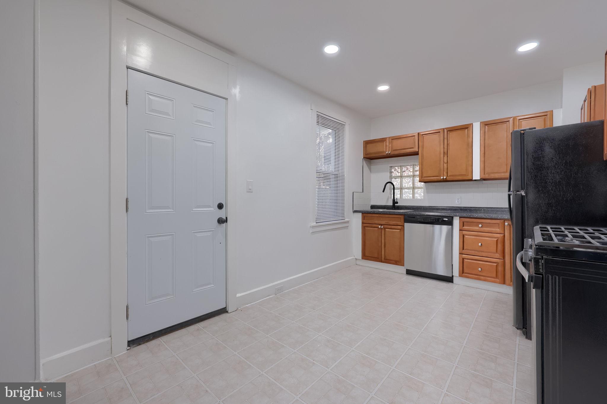 372 East Philadelphia Street York, PA 17403 - Photo 10 of 28