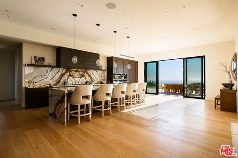 $11,000,000 | 5811 Murphy Way, Malibu, CA 90265