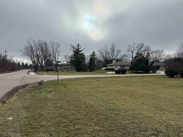 $79,900 | N53-w23713 Ervins, Sussex, WI 53089