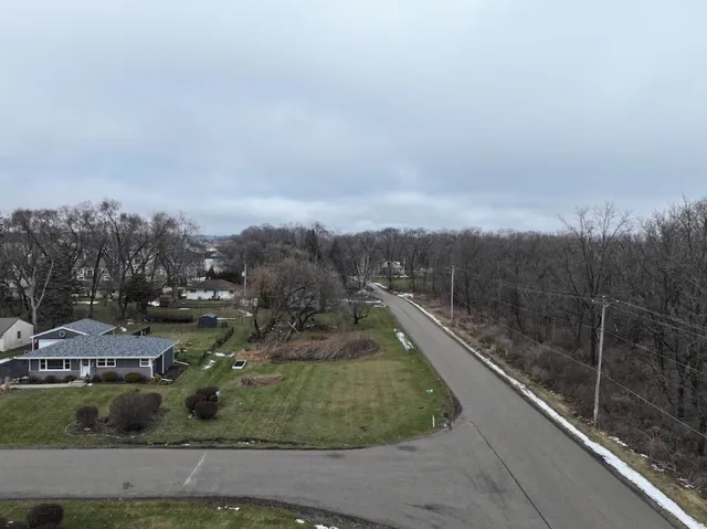 $79,900 | N53-w23713 Ervins, Sussex, WI 53089