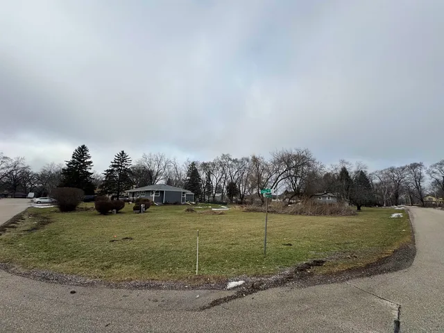 $79,900 | N53-w23713 Ervins, Sussex, WI 53089