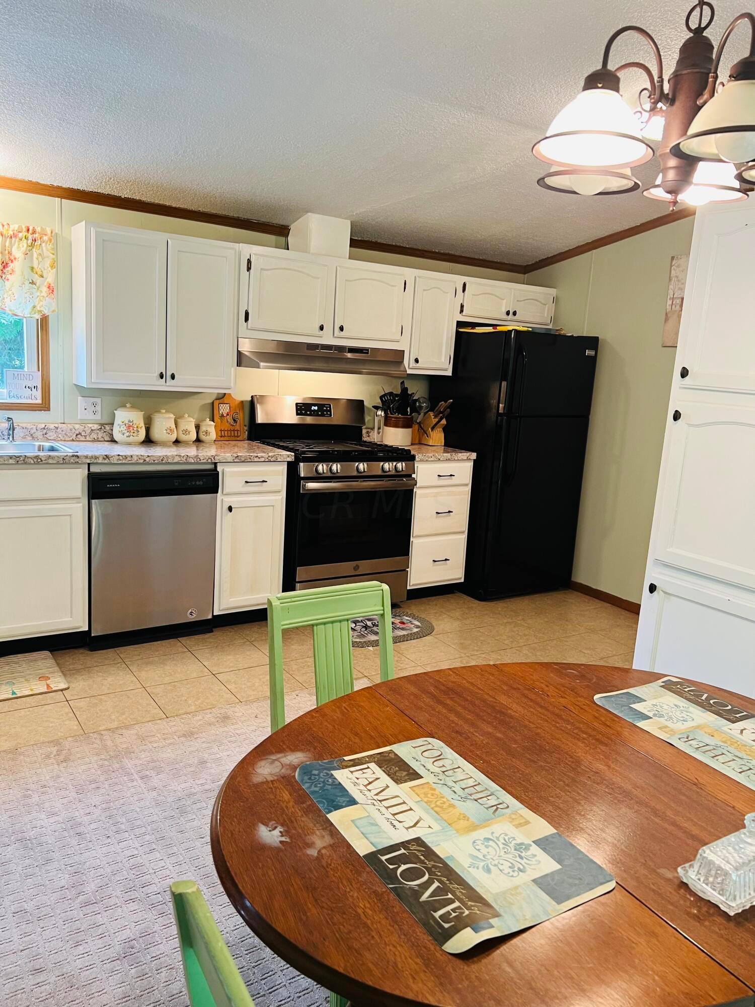 36362 Lime Bank Road Logan, OH 43138 - Photo 39 of 47 Dining kitchen