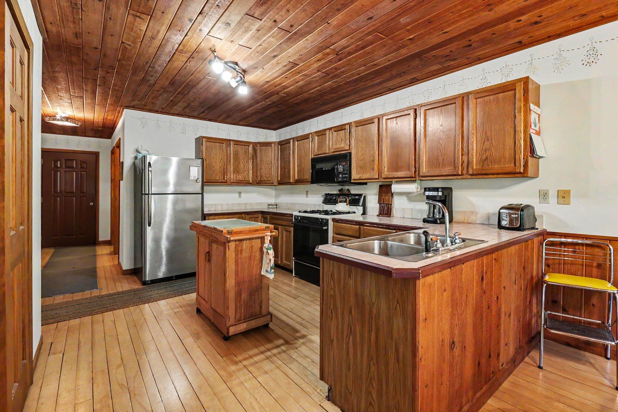 780 East Conrad Road Scottville, MI 49454 - Photo 9 of 34 Spacious kitchen