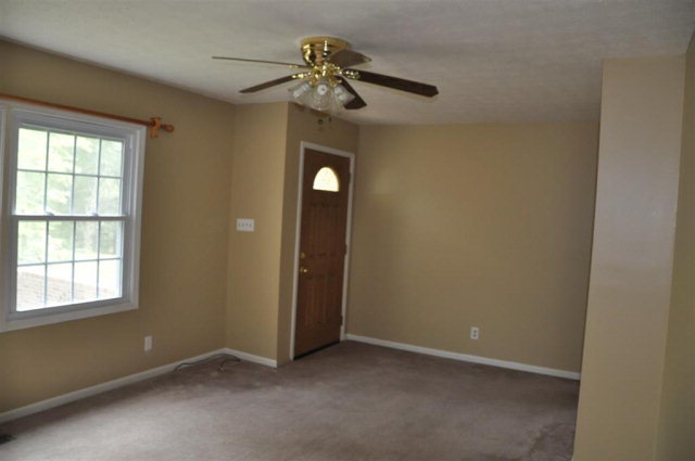 202 Delone Road Byron, GA 31008 - Photo 10 of 20 an empty room that has a window