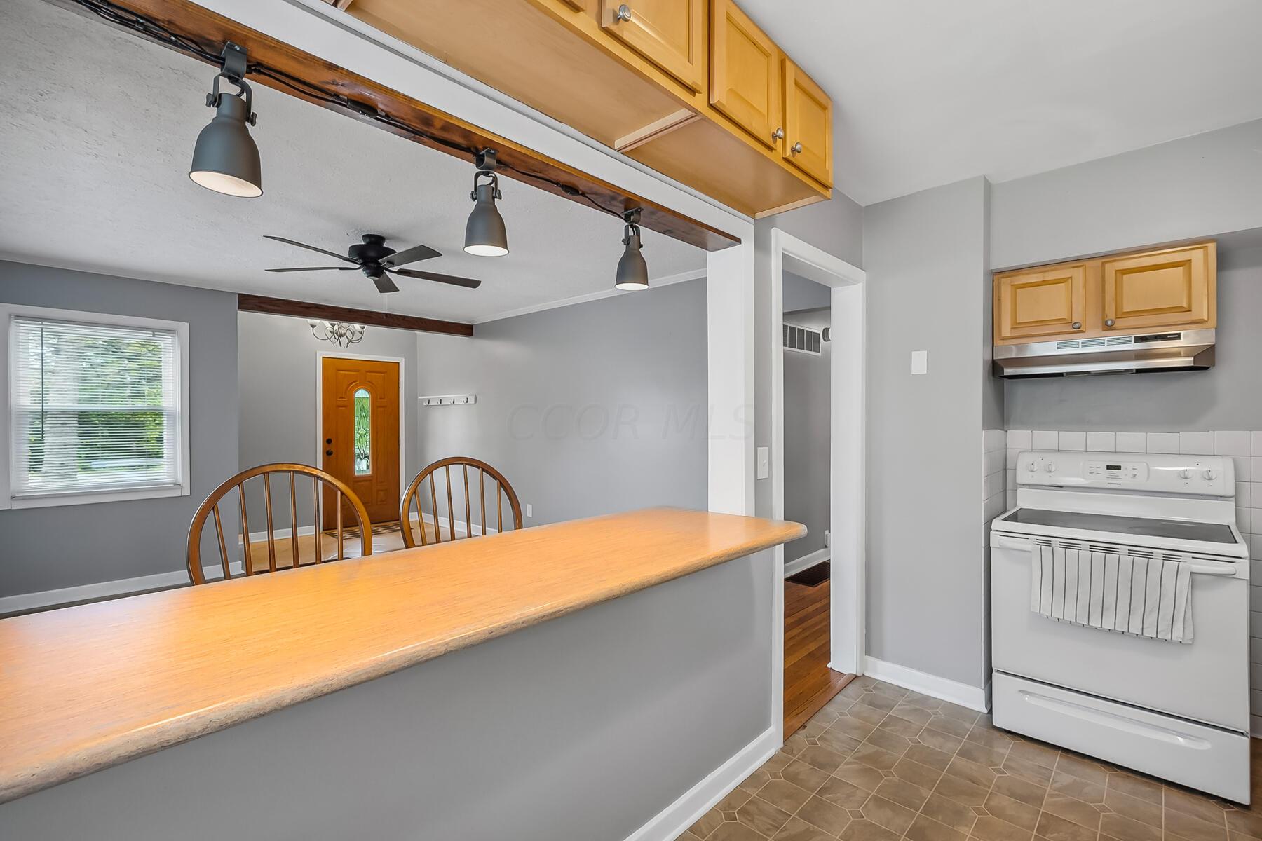 5503 Linworth Road Columbus, OH 43235 - Photo 14 of 47 30-web-or-mls-5503 Linworth Rd-130