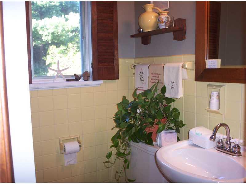 958 Mayfield Road Sharpsville, PA 16150 - Photo 14 of 25 Partial Bath. HALF BATH ON 1ST FLR