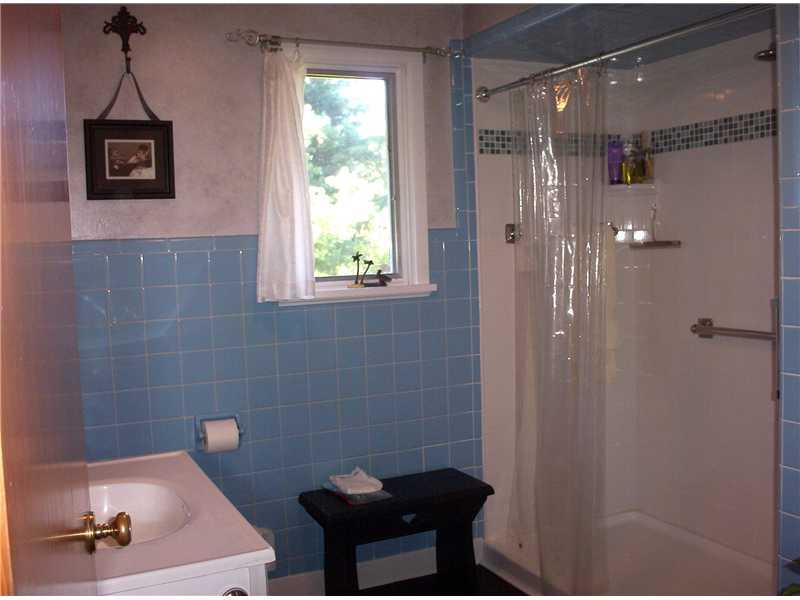 958 Mayfield Road Sharpsville, PA 16150 - Photo 17 of 25 Master Bath/Spa. MAST BATH W/WALK IN SHOWER, NEW FLR, UPDATED