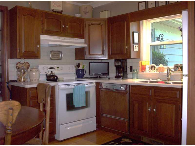 958 Mayfield Road Sharpsville, PA 16150 - Photo 8 of 25 Kitchen. NICE CHERRY KITCHEN