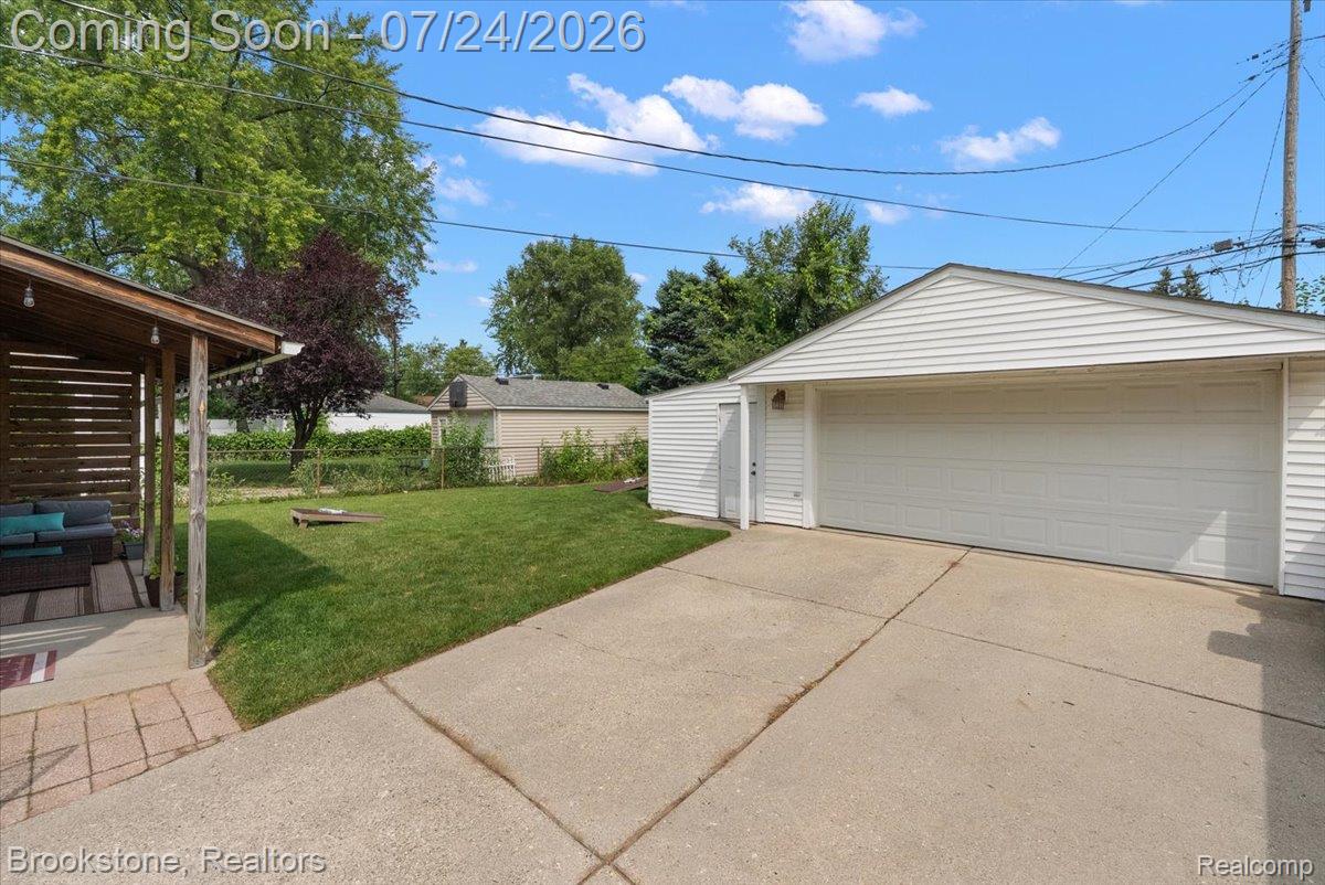 507 Roth Boulevard Clawson, MI 48017 - Photo 27 of 38 2 car garage