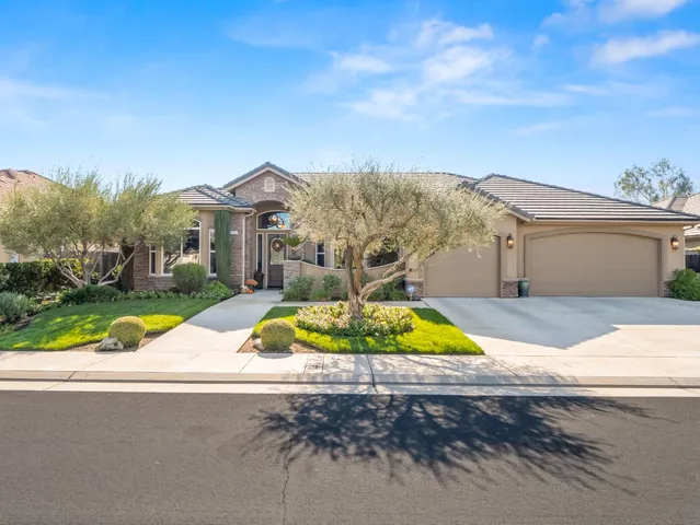 a view of an house with backyard and pool