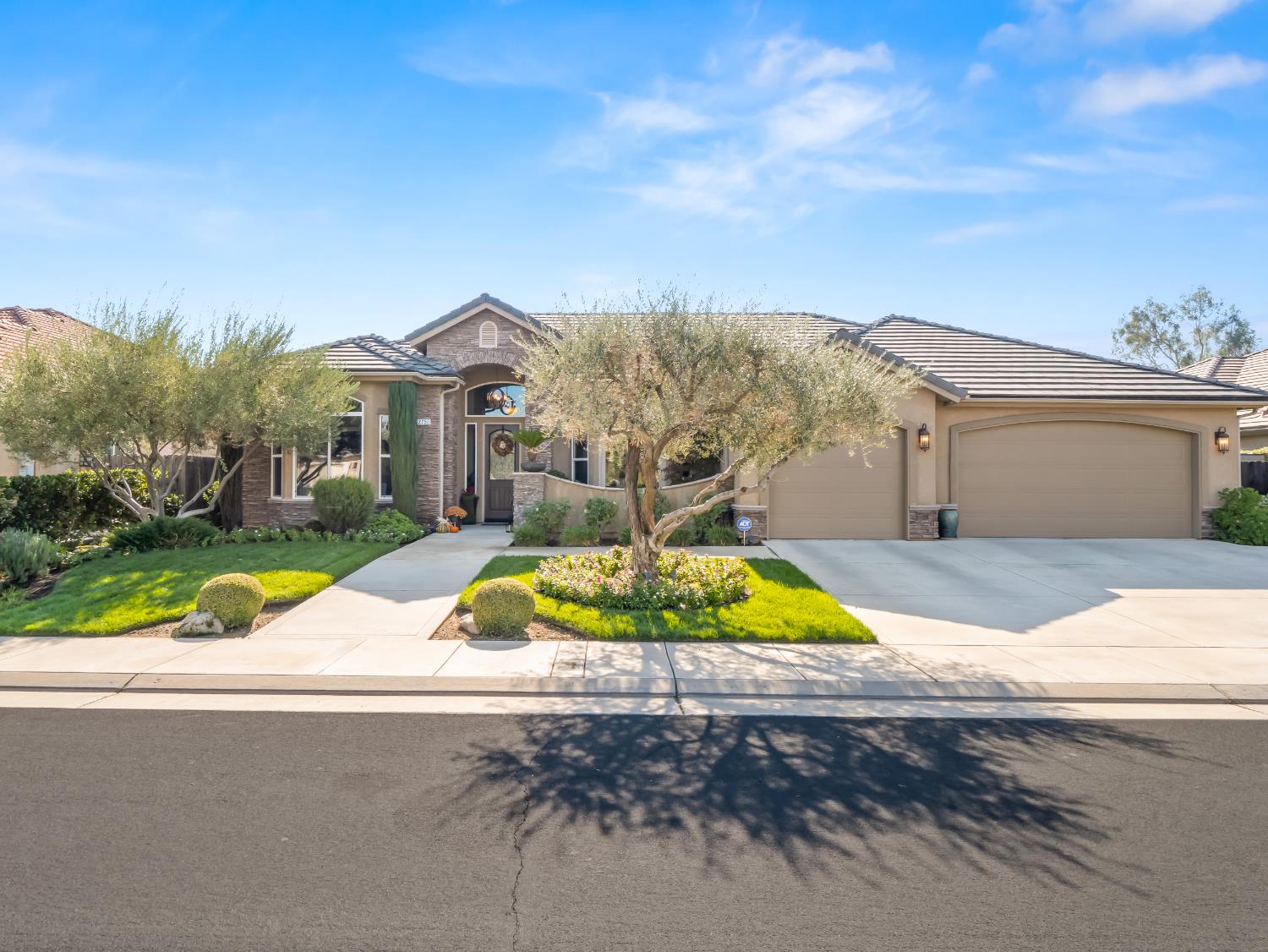 2750 Muncie Avenue Clovis, CA 93619 - Photo 2 of 51 a view of an house with backyard and pool