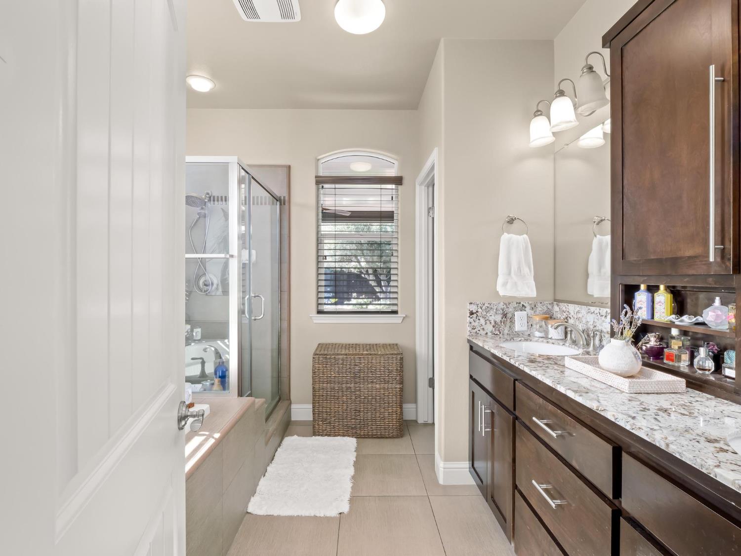 2750 Muncie Avenue Clovis, CA 93619 - Photo 25 of 51 a spacious bathroom with a double vanity sink a mirror and a bathtub