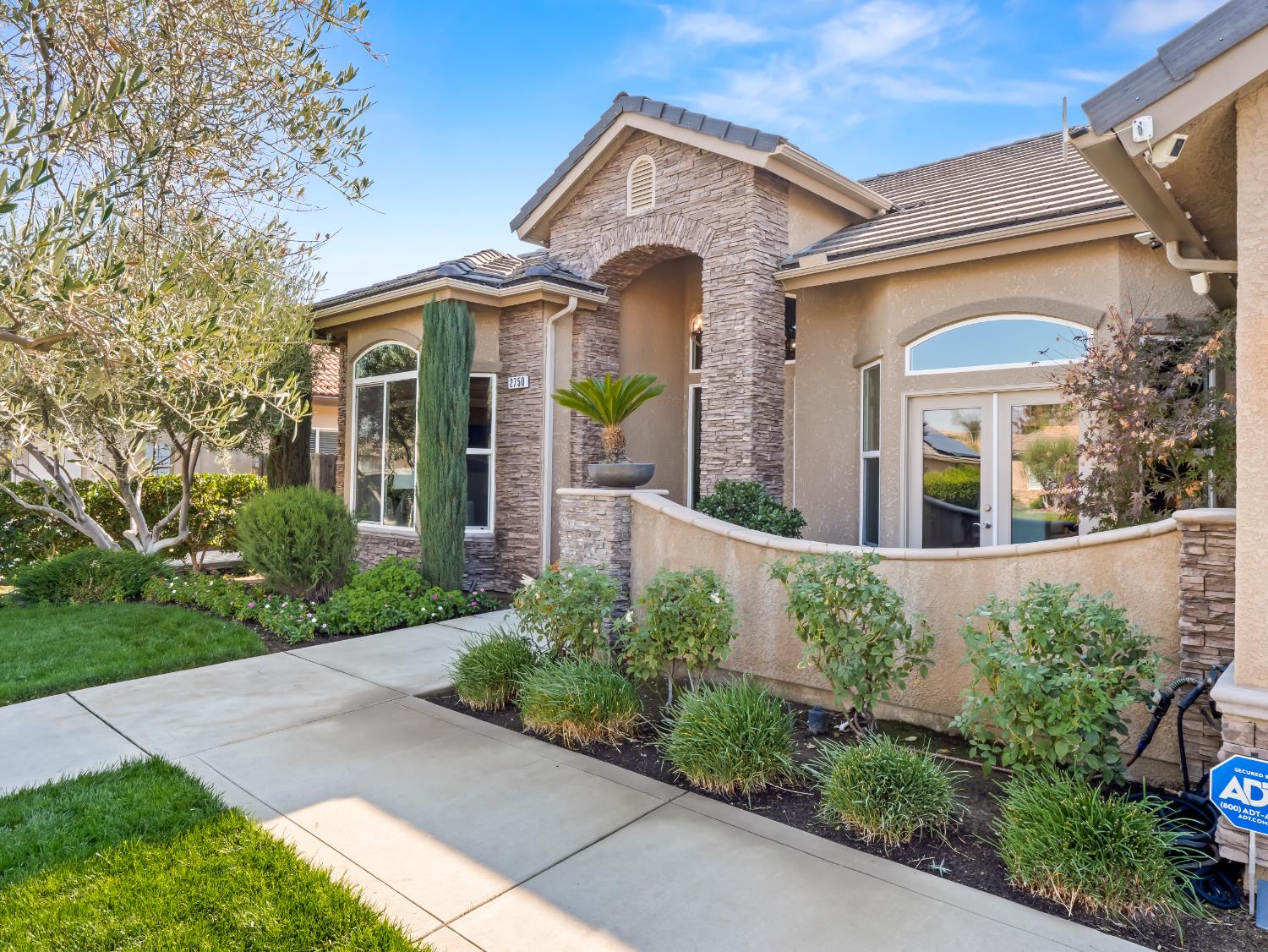 2750 Muncie Avenue Clovis, CA 93619 - Photo 3 of 51 front view of a house with a yard
