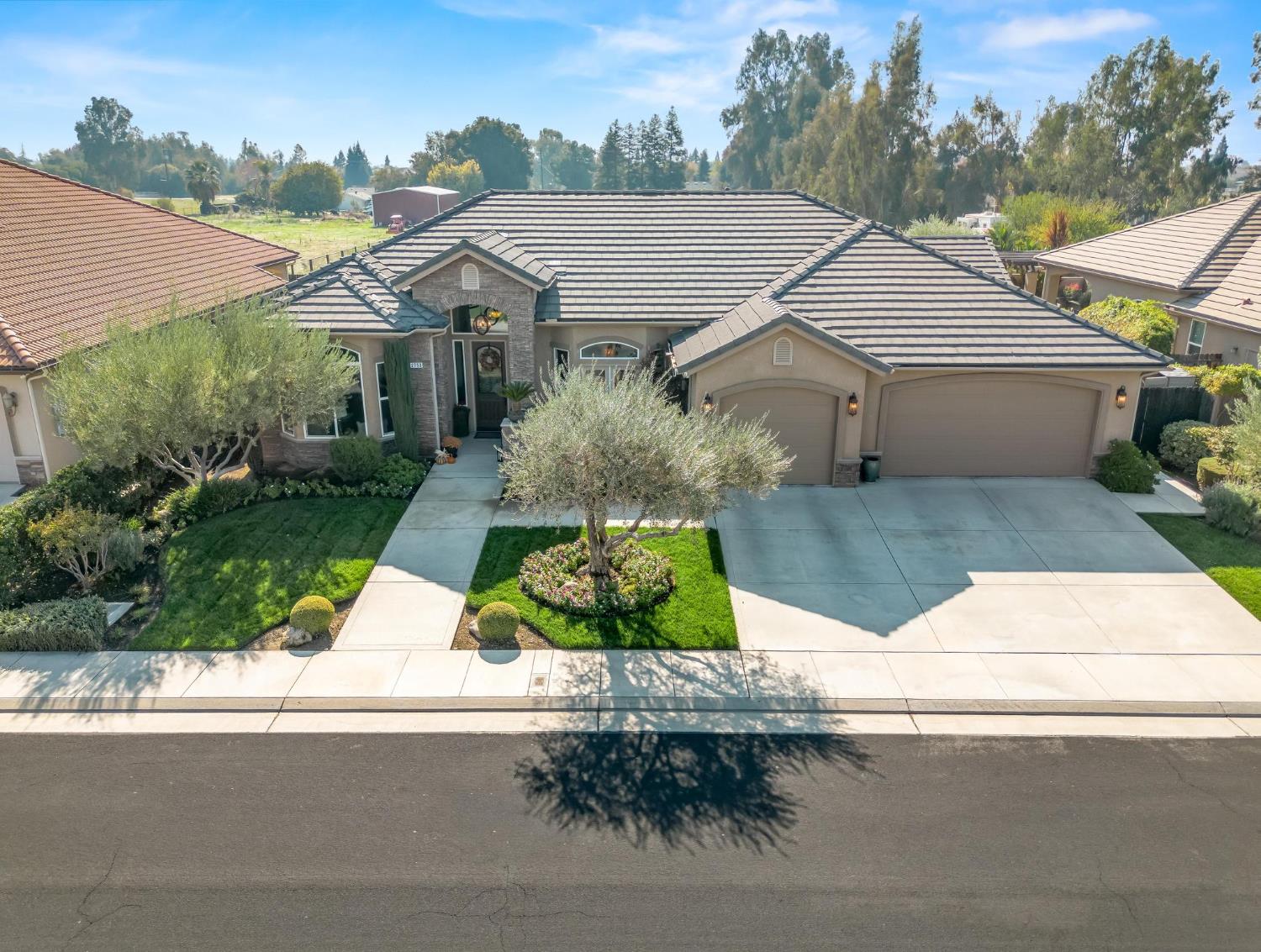 2750 Muncie Avenue Clovis, CA 93619 - Photo 32 of 51 a front view of house with yard and green space