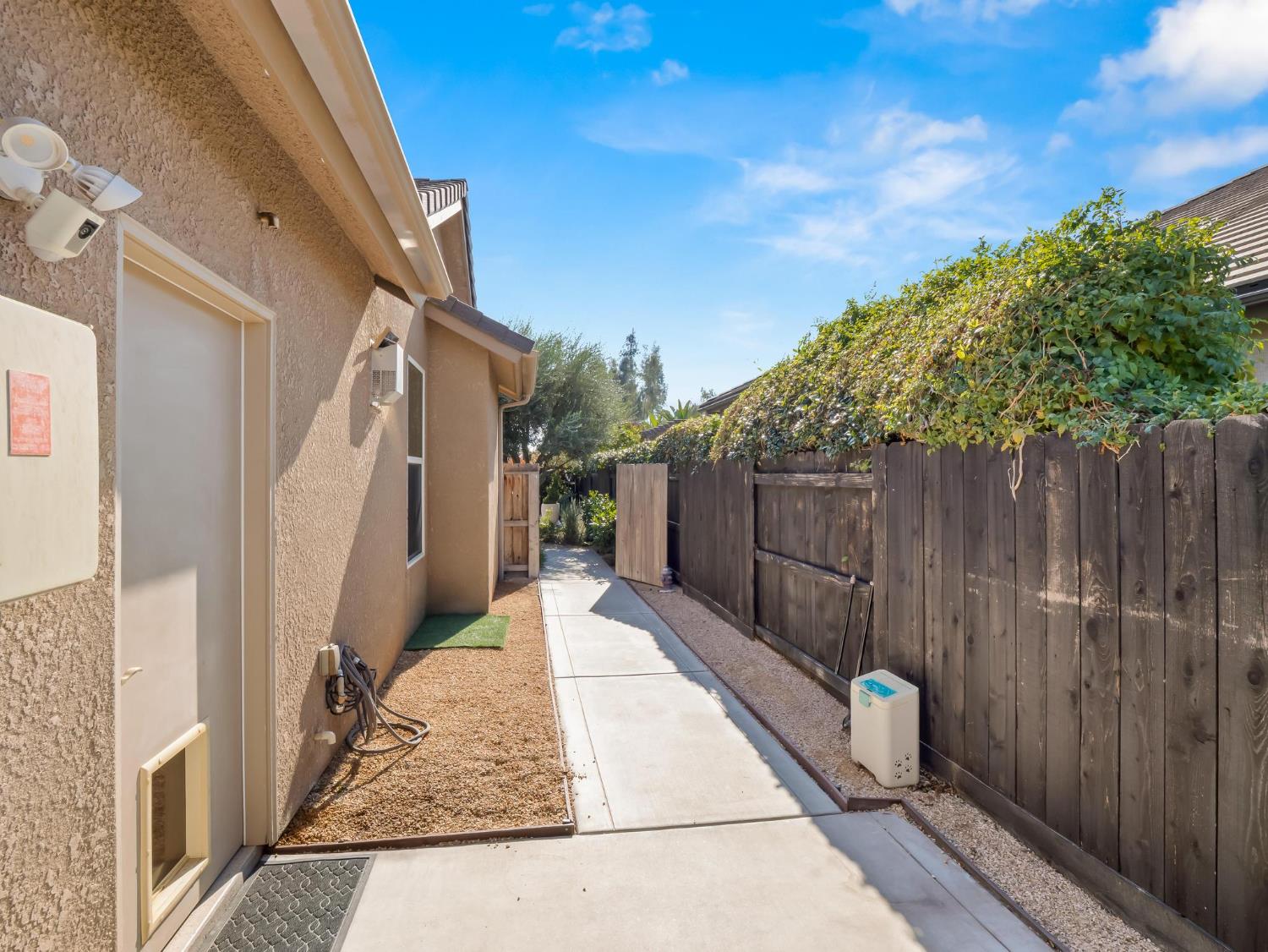 2750 Muncie Avenue Clovis, CA 93619 - Photo 50 of 51 a view of outdoor space and deck