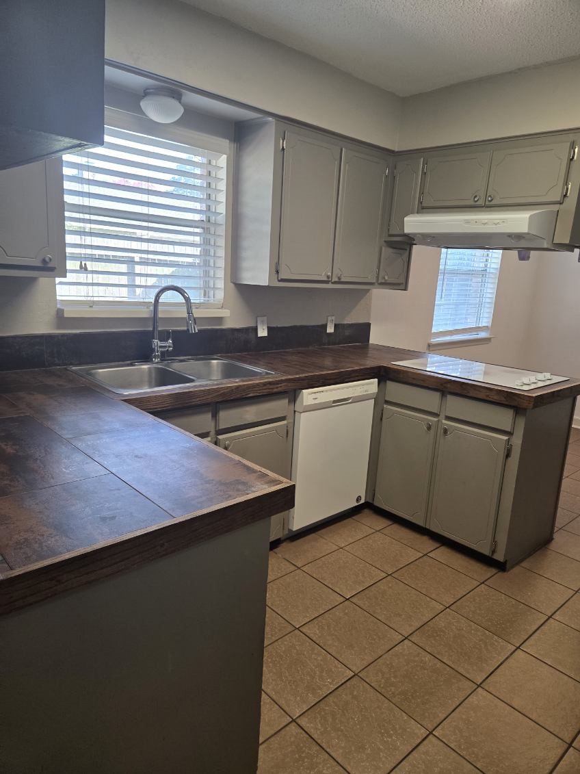 5510 Circlegate Drive Spring, TX 77373 - Photo 2 of 14
Kitchen