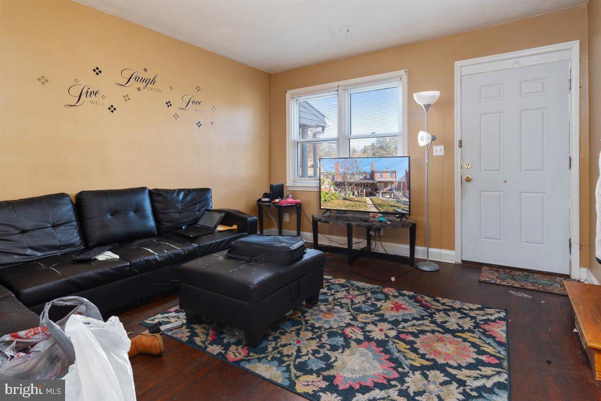 74 Berkshire Road Baltimore, MD 21221 - Photo 7 of 19