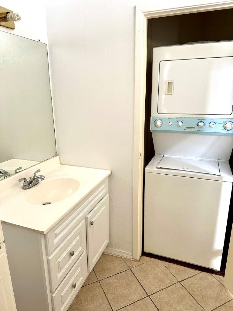 7901 Cambridge Street, Unit 104 Houston, TX 77054 - Photo 8 of 12 a utility room with dryer and washer