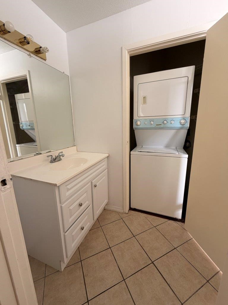 7901 Cambridge Street, Unit 104 Houston, TX 77054 - Photo 9 of 15 a utility room with a washer and dryer