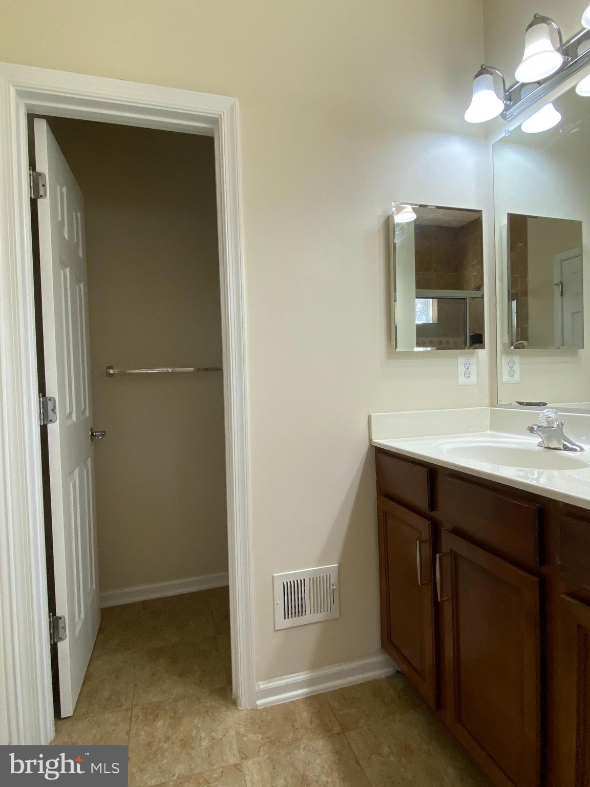 11648 Leesborough Circle Silver Spring, MD 20902 - Photo 11 of 26