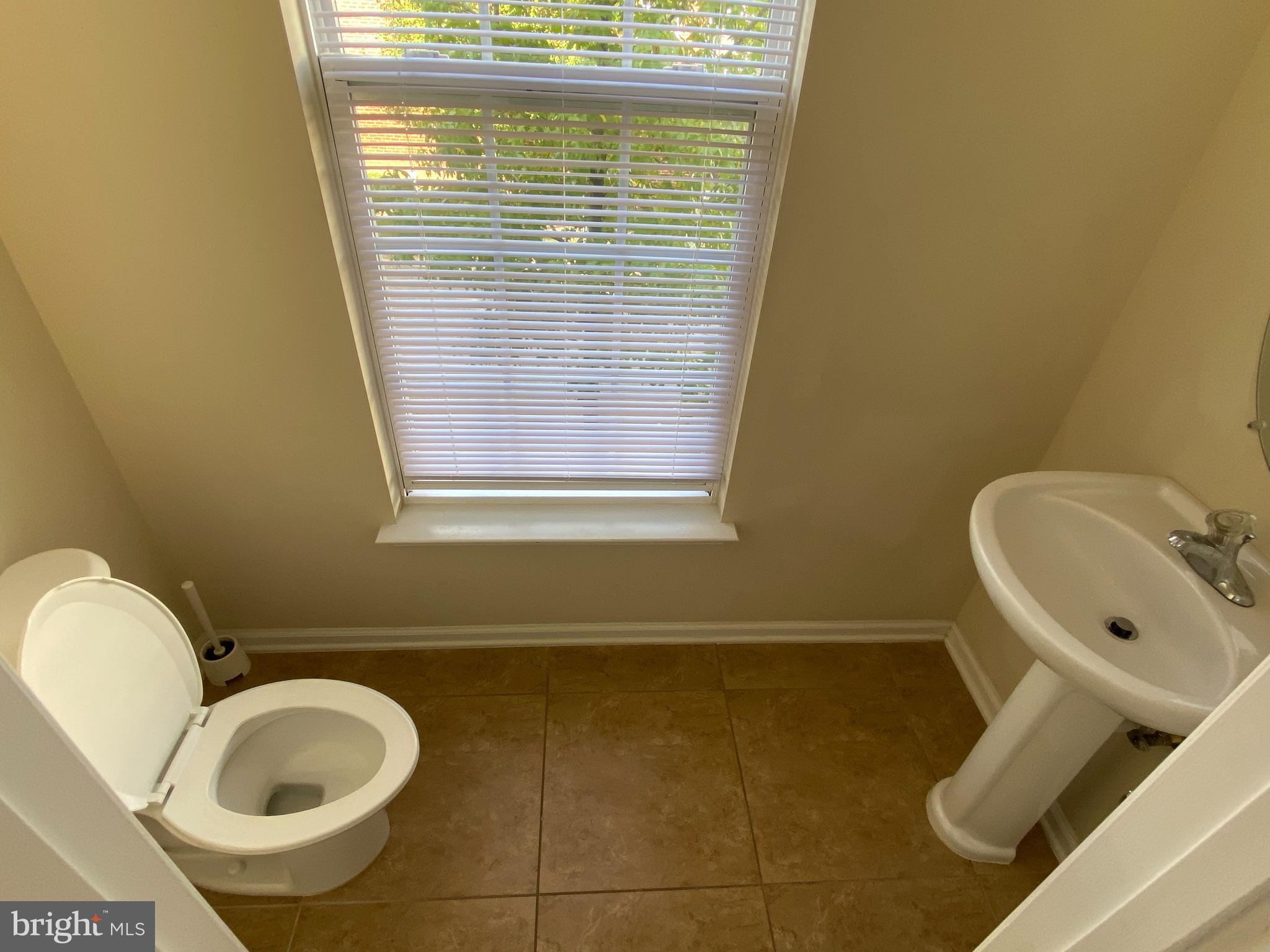 11648 Leesborough Circle Silver Spring, MD 20902 - Photo 6 of 26