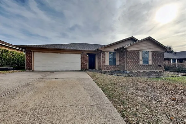 $2,025 | 6640 Willow View Drive, Watauga, TX 76148