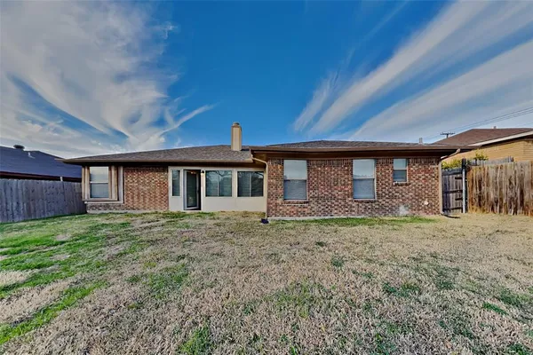 $2,025 | 6640 Willow View Drive, Watauga, TX 76148