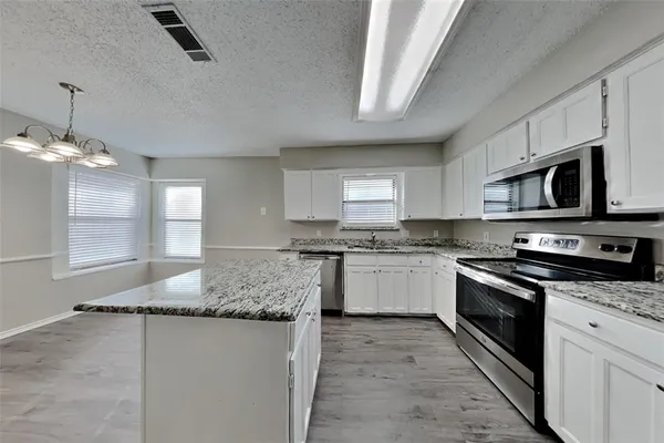 $2,025 | 6640 Willow View Drive, Watauga, TX 76148