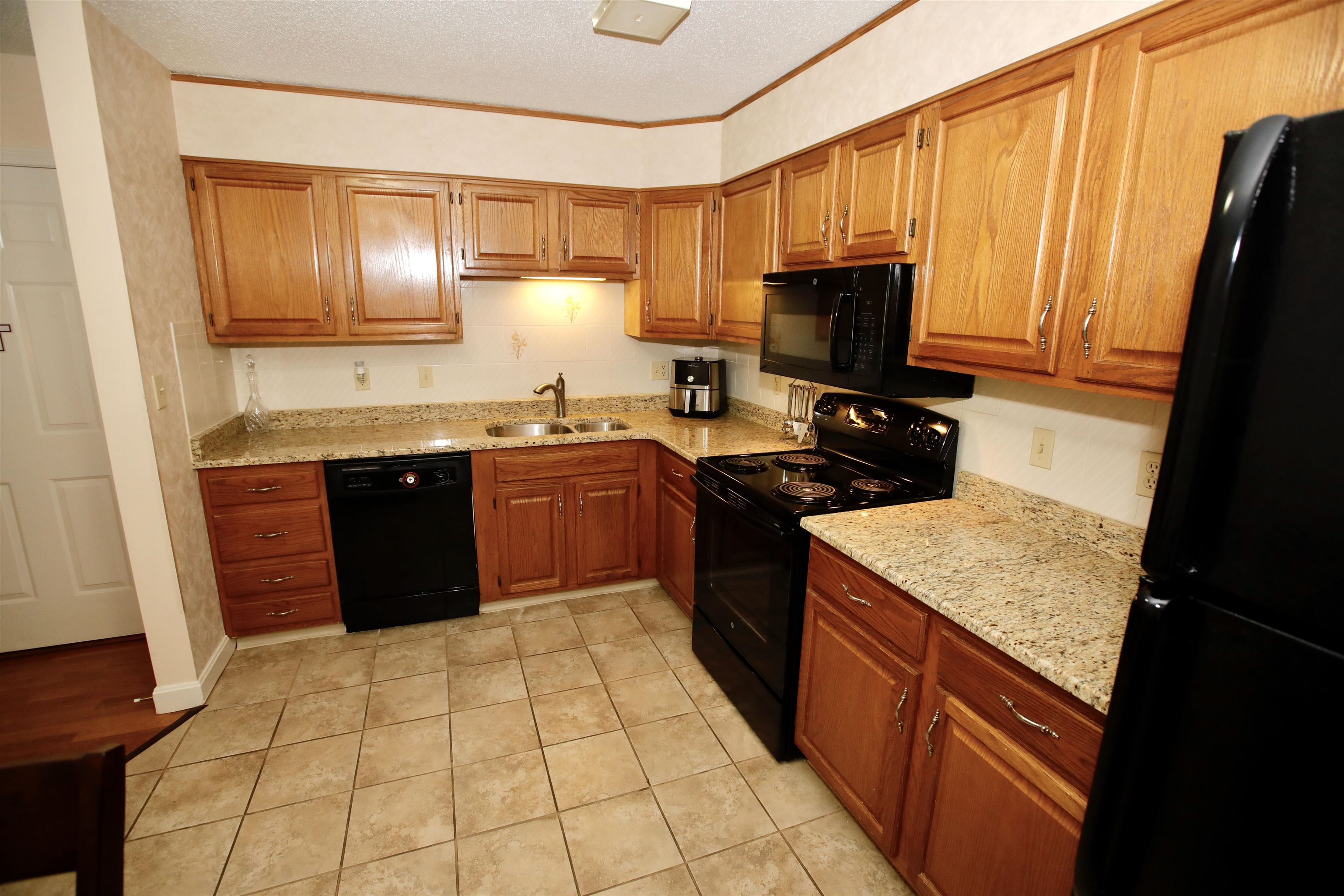490 River Road, Unit 38 Manchester, NH 03104 - Photo 4 of 25 Gallery Image 4