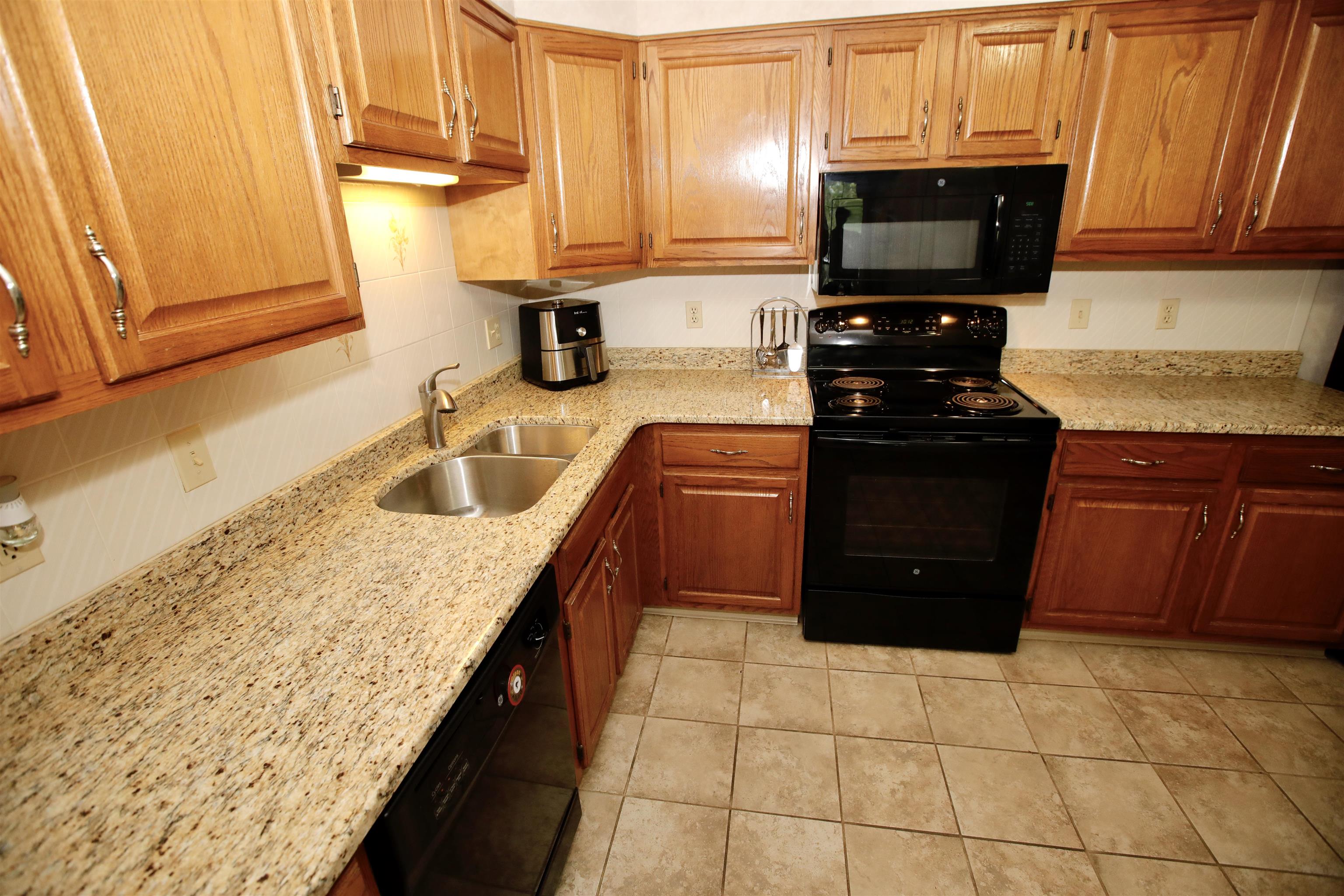 490 River Road, Unit 38 Manchester, NH 03104 - Photo 5 of 25 Gallery Image 5