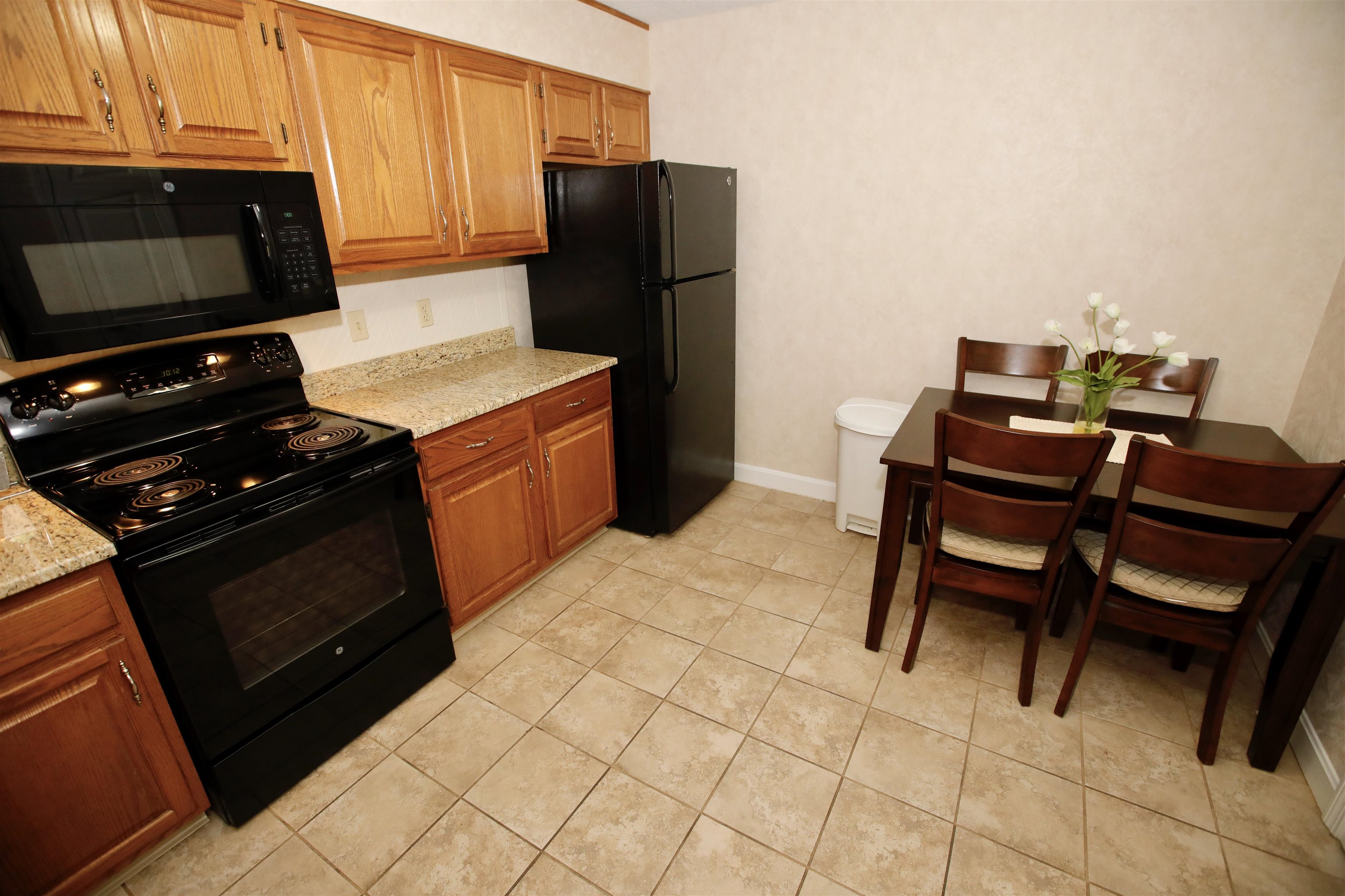 490 River Road, Unit 38 Manchester, NH 03104 - Photo 6 of 25 Gallery Image 6