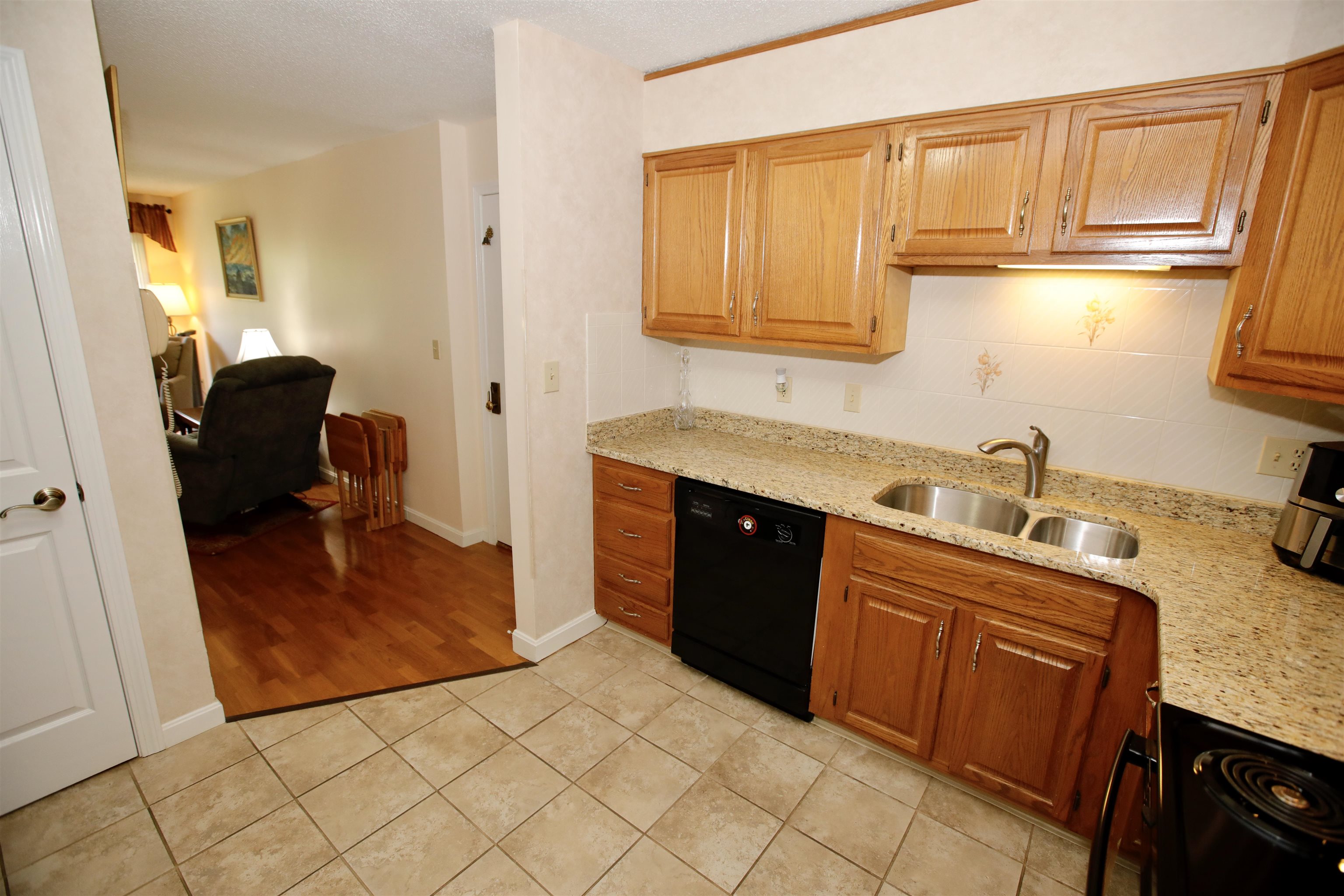 490 River Road, Unit 38 Manchester, NH 03104 - Photo 7 of 25 Gallery Image 7