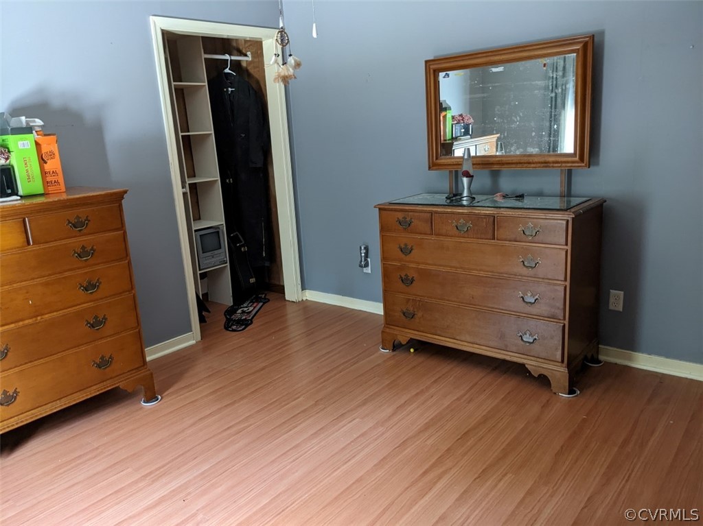 16321 Genito Road Moseley, VA 23120 - Photo 25 of 33 upstairs end back bedroom