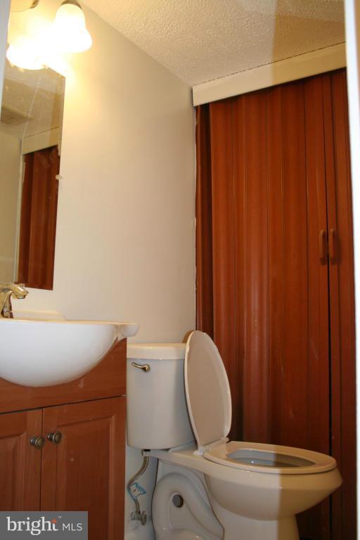 9818 Buckner Road Manassas, VA 20110 - Photo 8 of 22 Interior (General)