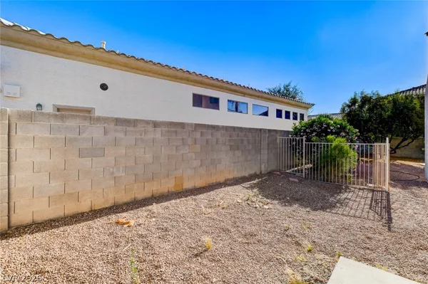 $3,150 | 43 Arcadian Shores Street, Las Vegas, NV 89148
