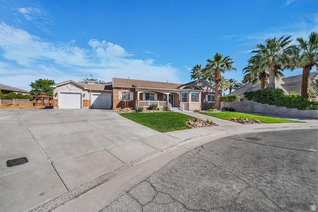 841 1010 S Street St. George, UT 84790 - Photo 2 of 33 Ranch-style house featuring an attached garage and driveway