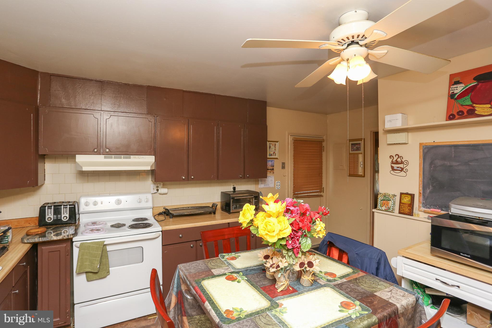 7141 Fairbrook Road Baltimore, MD 21244 - Photo 2 of 28 Kitchen